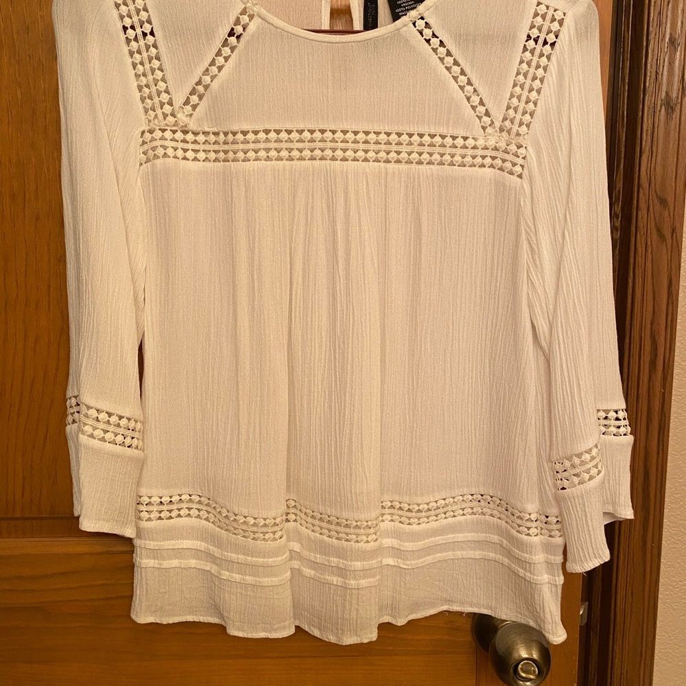 10 (4-5$) items for a 10$ offer. New Directions Blouse with Crochet Details. - Picture 2 of 6